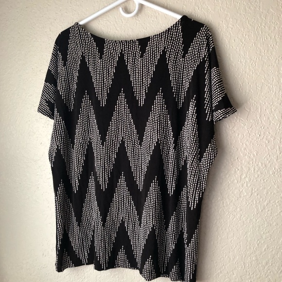 Chico’s peek shoulder sleeve black print top. - Picture 2 of 4